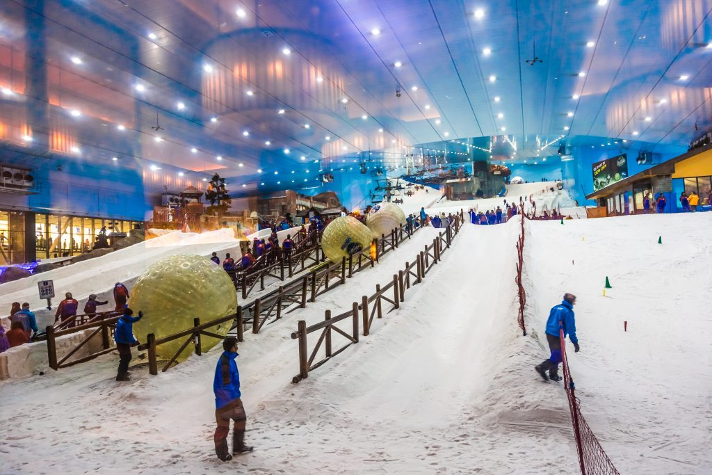 Ski on April 6, 2013 in Dubai. Ski Dubai--is an indoor ski resort with 22,500 square meters of indoor ski area. It is a part of the Mall of the Emirates