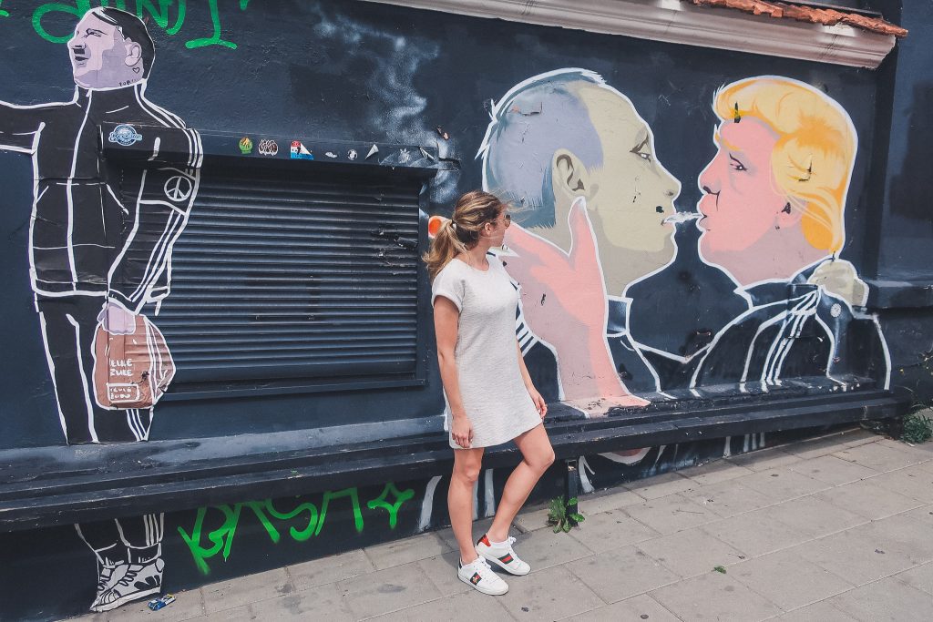 Trump kissing putin mural