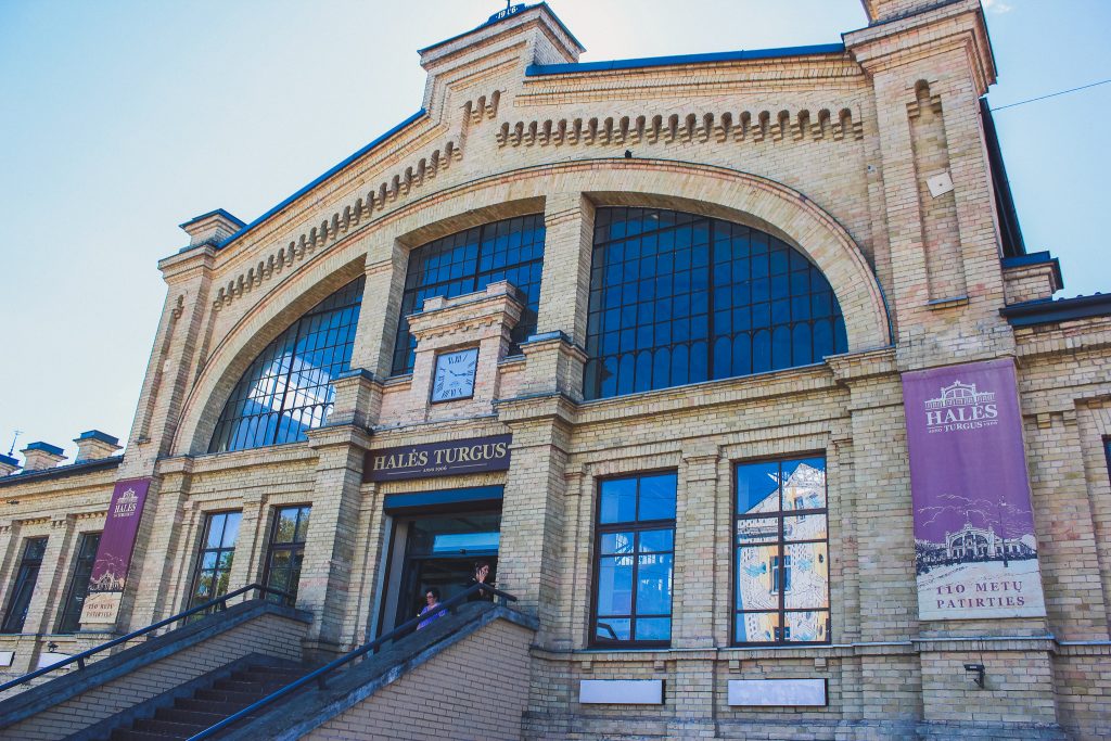 Hales Turgus, the oldest market in Vilnius, still very popular nowadays. Vendors sell locally-produced organic food with unique recipes, including bakeries, butchers, cheese, wine and bagel shops.